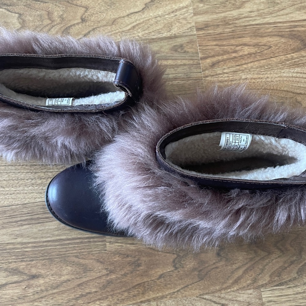 UGG Brown Boots with Faux Fur - Picture 2 of 11